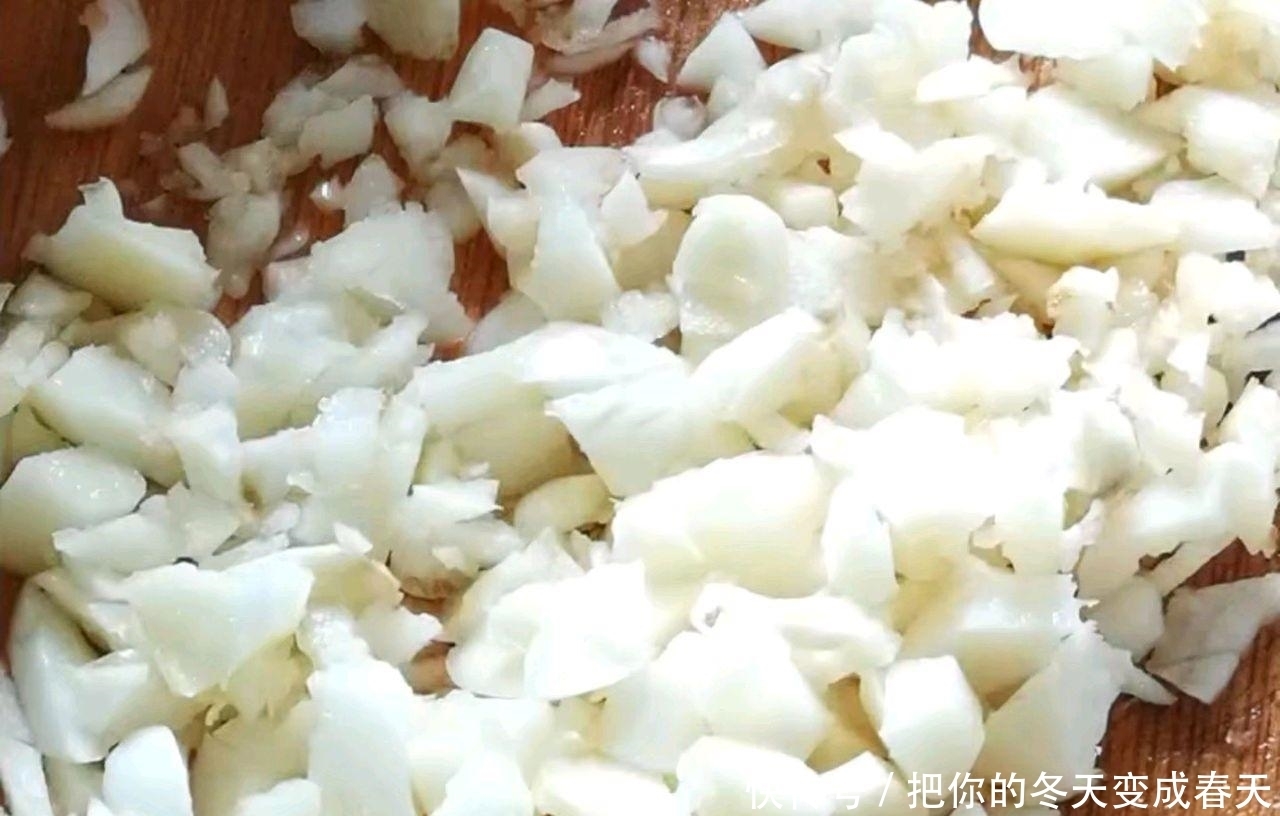 超香剁椒酱是怎么做的,切碎加盐就能做好?没你想的那么简单