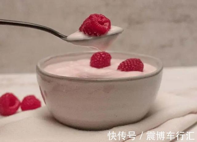 全脂酸奶|牛奶和酸奶,到底哪个更补钙?哪个营养价值更高?这文讲明白了