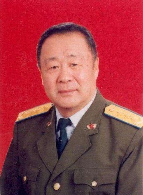 上将|野战军唯一的第五纵队,司令员是中将,两位年轻的战士后都成上将