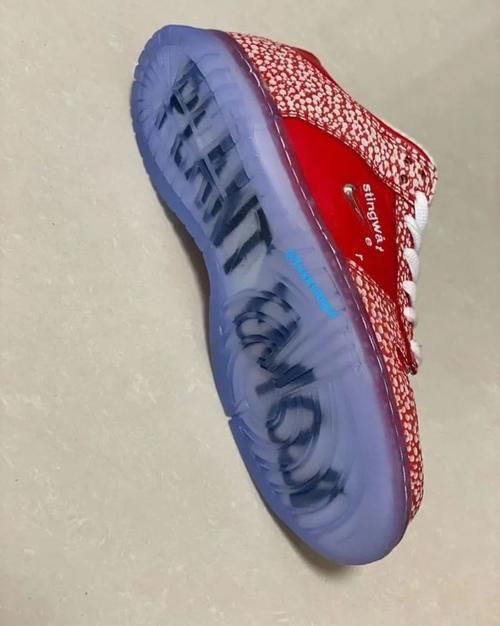 又是小倒勾！Dunk SB 新联名实物首次曝光！