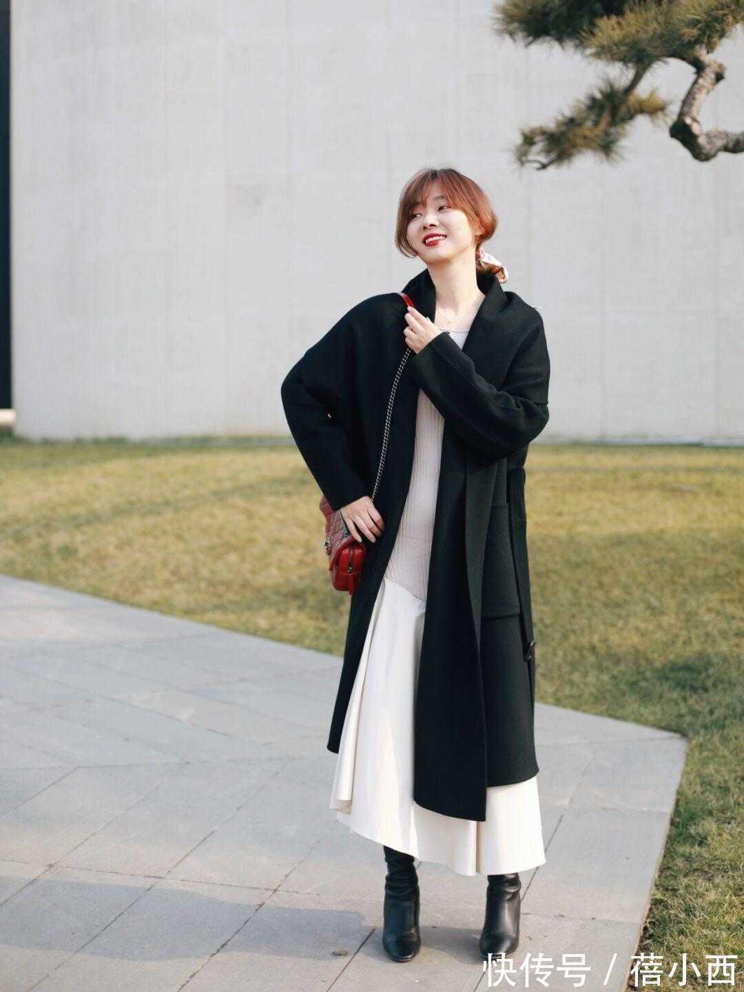 小白靴 马丁靴早已过时了!时髦的女人都穿这“3双”鞋子,显高还显气质