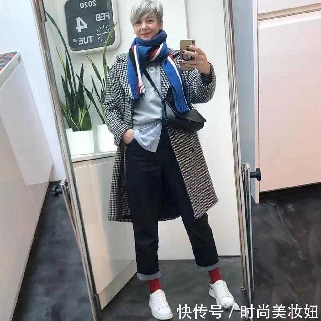 大衣 这位49岁阿姨太会穿了,每一套都高级洋气,年轻人该学一学