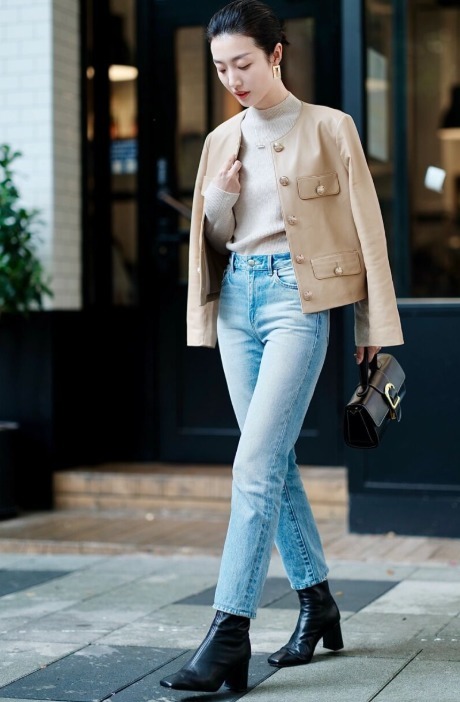 穿搭 今年“九分裤+裸靴”火了,显高显瘦又有气场,时髦保暖还日常