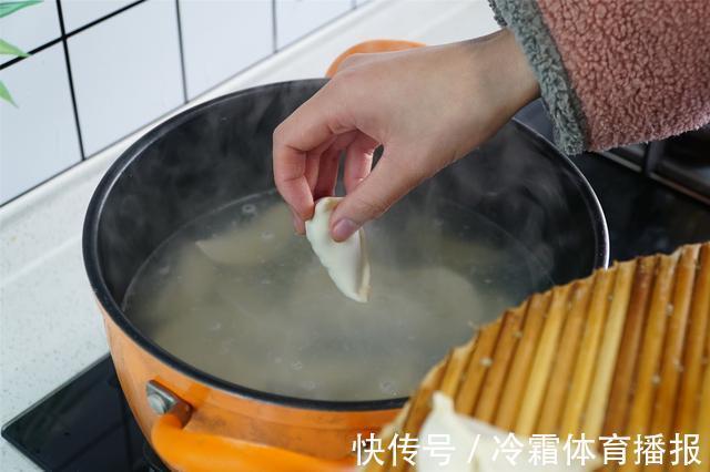 饺子|做白菜馅饺子,调馅时多加一步,白菜不出水,不缩成团,饱满多汁