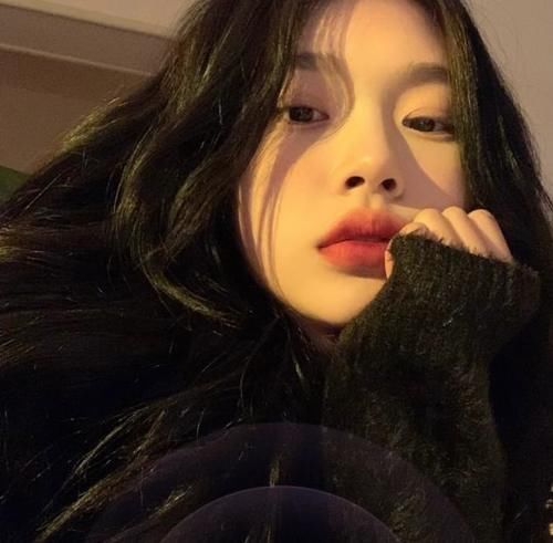 新年不知道选啥口红更出彩？这几支大牌冷门却很好看，个个都美