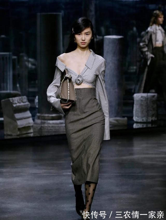 时髦 衬衫+半裙,轻轻松松的时髦!衬衫+半裙,轻轻松松的时髦!