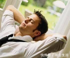 桃子|血液黏稠的人,饭后有3种“现象”,若都没有,说明血管还算通畅