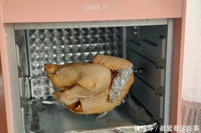 烤全鸡的家常做法,简单又好吃,而且还不会太油腻