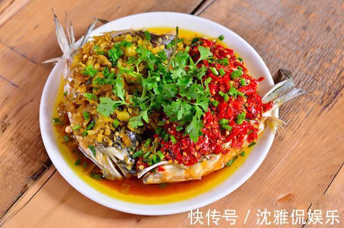 吃起来特别爽口酥脆的美食，都抢着吃很美味，上桌快很好学很实惠