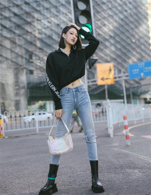 衣服|今秋流行这2件衣服:一件解决显瘦减龄问题,一件解决气质问题!