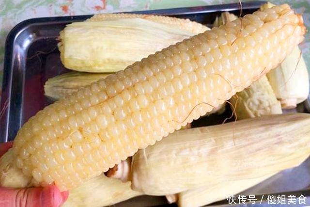 香甜|煮玉米别只用清水了,多加这一样东西,煮熟的玉米软糯香甜特好吃