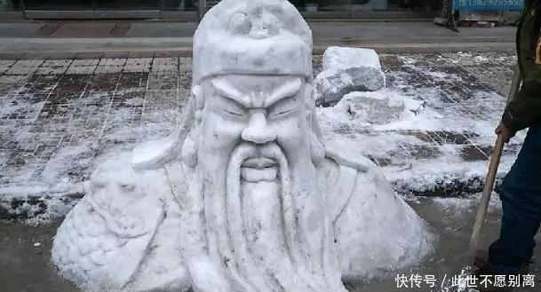 都靠堆文玩雪人炫富啦！土豪雪人谁家强？看一次笑一次，太厉害了