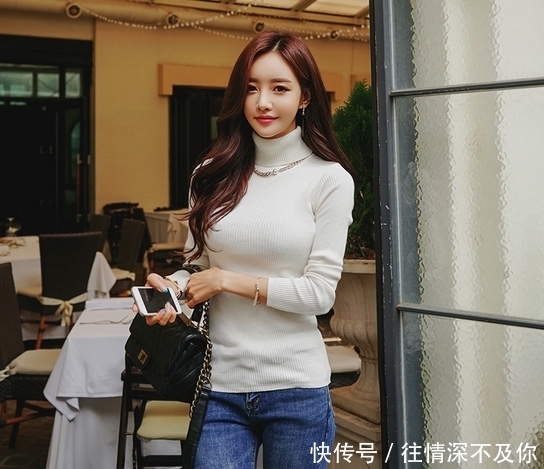 美腿|美女街拍:穿着温馨好身材的妹子,飘逸灵动美腿修长又有个性!