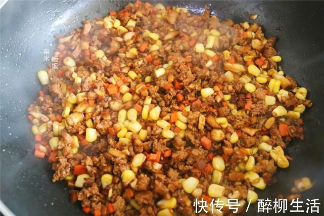 做法|早餐孩子点名要吃它,做法比饺子简单,一锅蒸33个,凉了也好吃