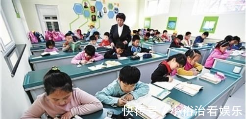 中小学|中小学实行延迟服务,“接送难”看似被解决,实则新问题却出现了