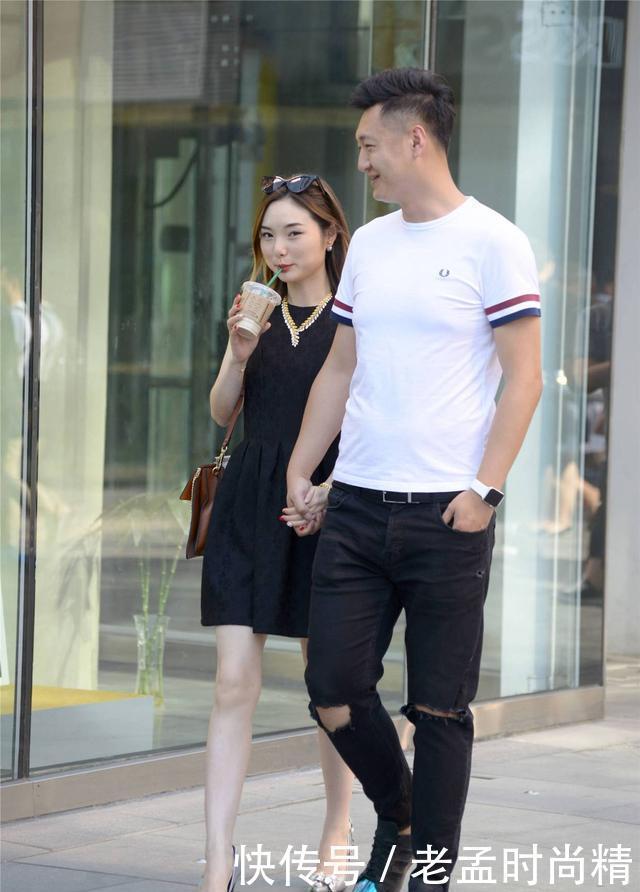 选择一双|街拍:和男生一起逛街,要穿高跟鞋才像约会,但是鞋子高度要掌握好