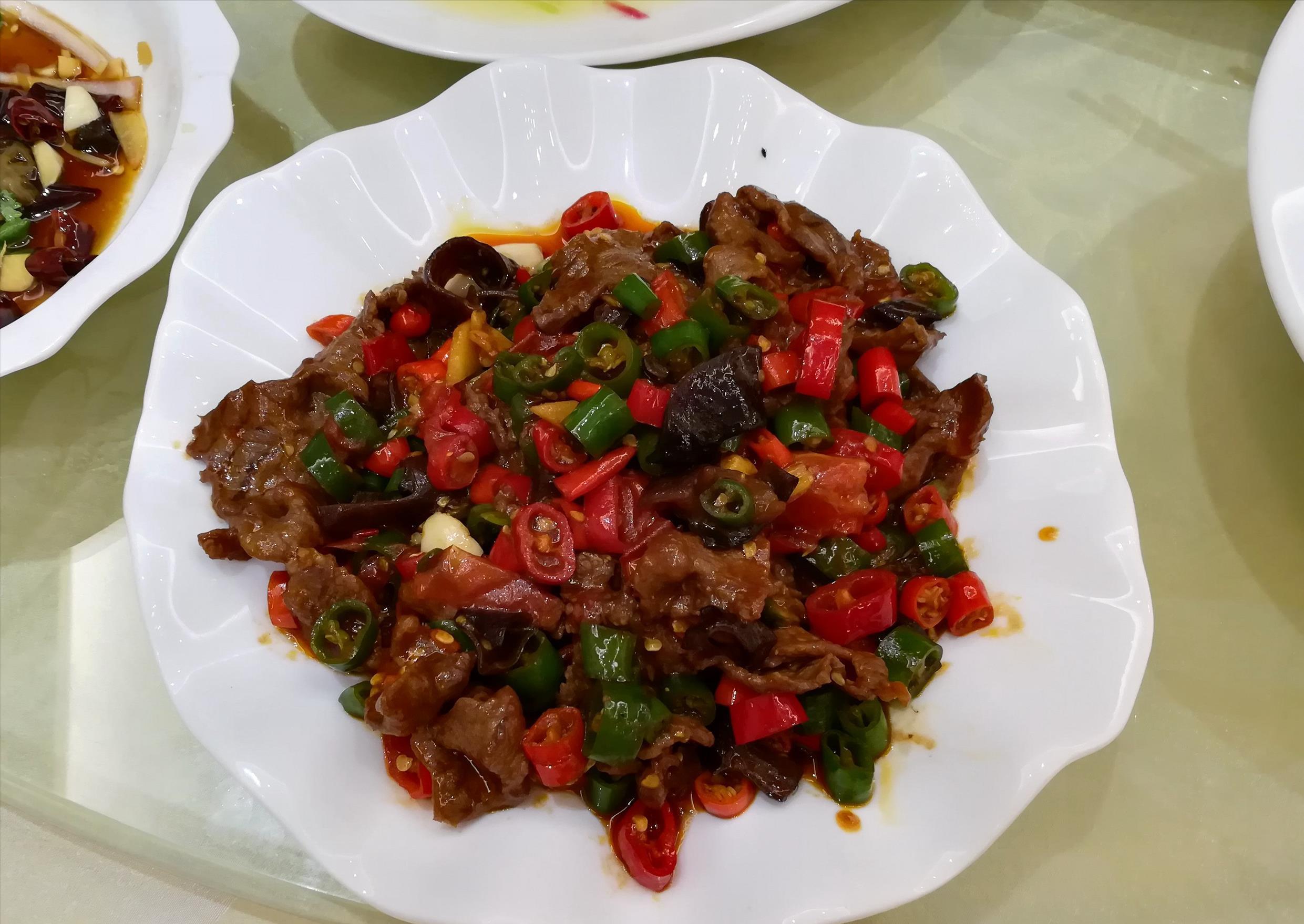 干切|姑姑生日请吃饭，一桌子菜不到400元，您看值不值？