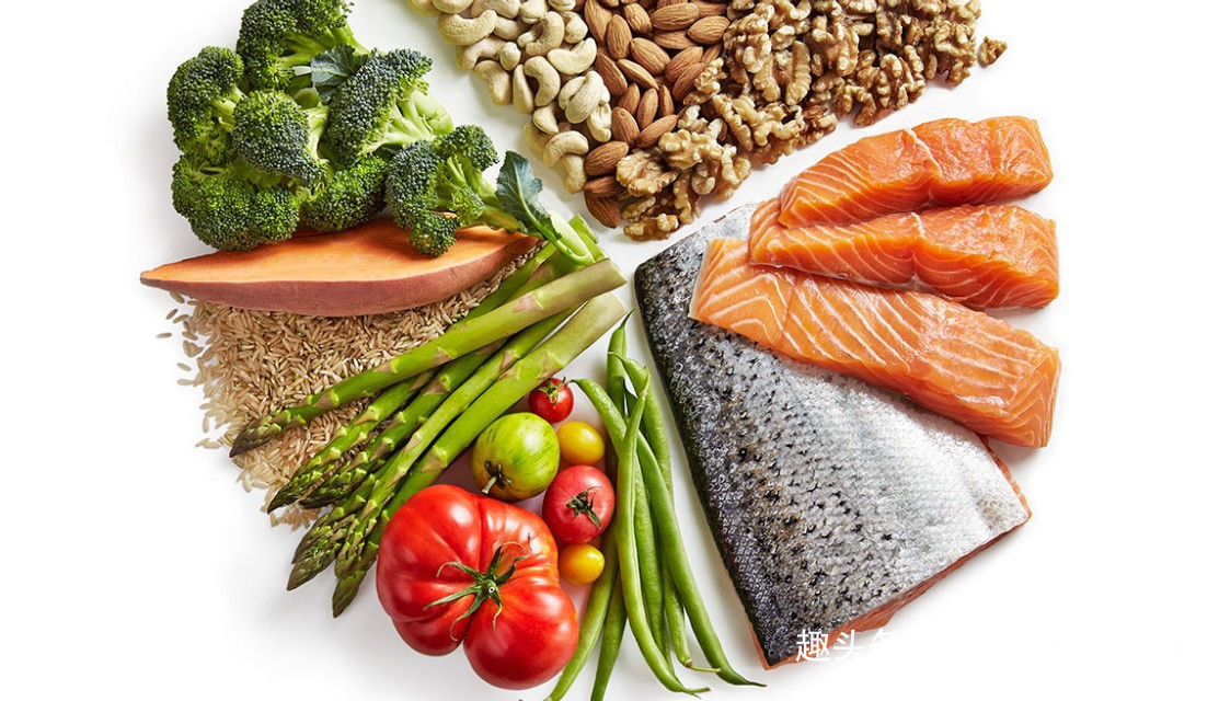 骨质疏松|50岁的女性开始进入更年期，面对这道坎儿，如何更好地治愈自己呢