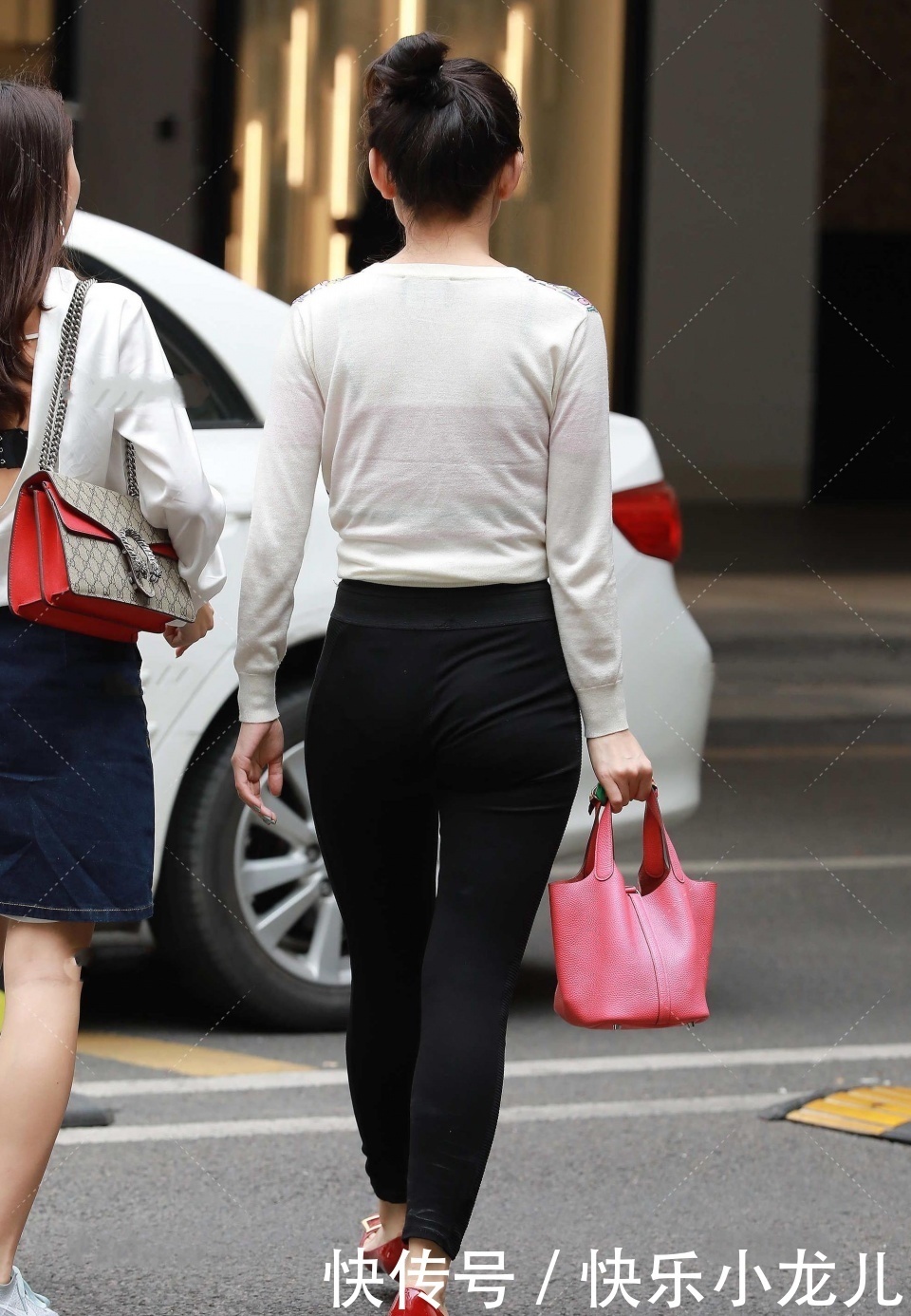 美女|是一位杰出的美女,我完全着迷了,好想帮她去买杯奶茶!会赏脸吗