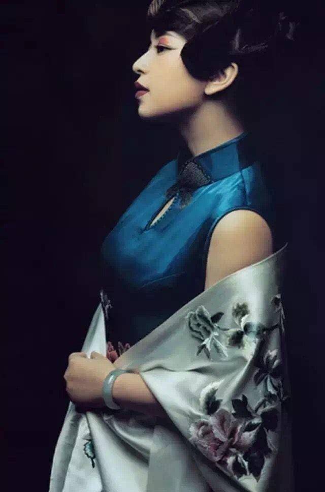翡翠 当旗袍遇到翡翠,女人的美,足以惊艳世界
