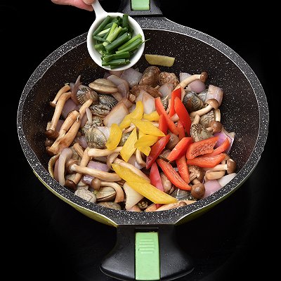 葱段|蟹味菇炒花蛤