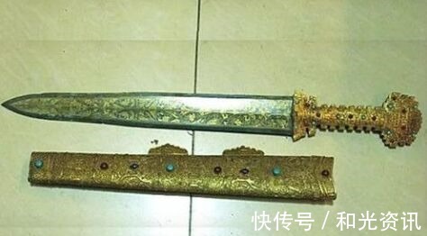 墓地#一个不到三平米的小墓,陪葬品却非常丰富,竟然是盗墓者的墓