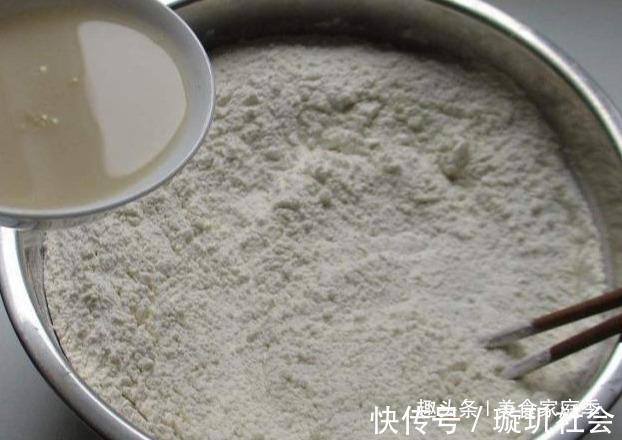 蒸包子|蒸包子总是“掉底”只因忽略这几步,这样做,包子蒸的香软可口