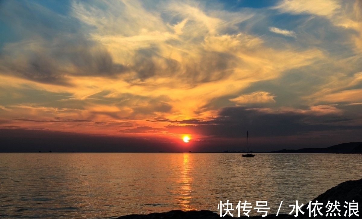 春天的故事&诗词:裙角飘扬风乍起,桃花轻薄女儿唇