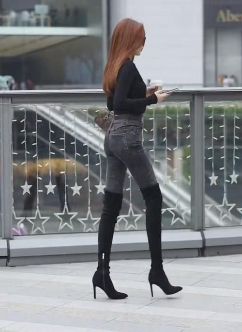 想象|小姐姐仗着腿长,穿与裤子融为一体的鞋子,这效果你想象不到