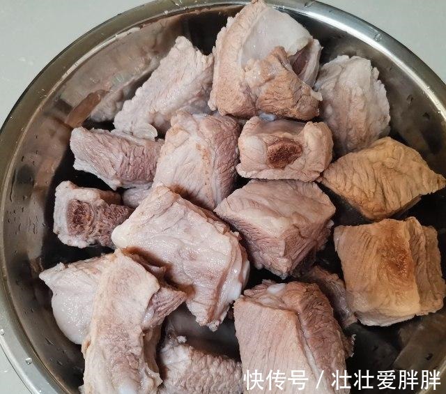 下饭|砂锅排骨炖冬瓜,排骨软烂,美味下饭!