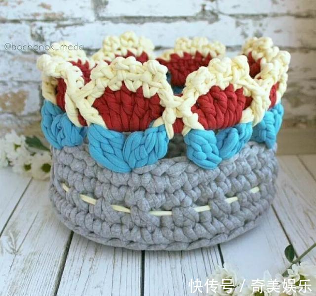 旧衣服剪几刀，制作布条线，拿来钩编收纳盒，非常实用！附教程