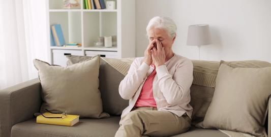 谁说老年痴呆悄无声息睡觉时出现这4种“表现”,快去做个检查