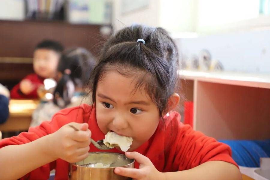 包饺子@济南市七里山幼儿园冬至主题活动