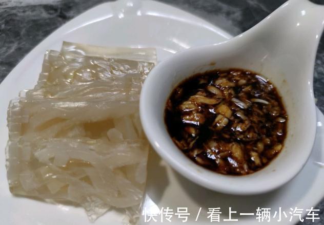 猪皮冻最忌直接煮，难怪不好吃！做好2个关键，爽滑透亮，特别香