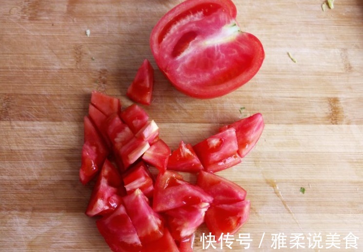 做番茄炒蛋，牢记4点窍门，鸡蛋软嫩，番茄鲜香，汤汁浓稠下饭香