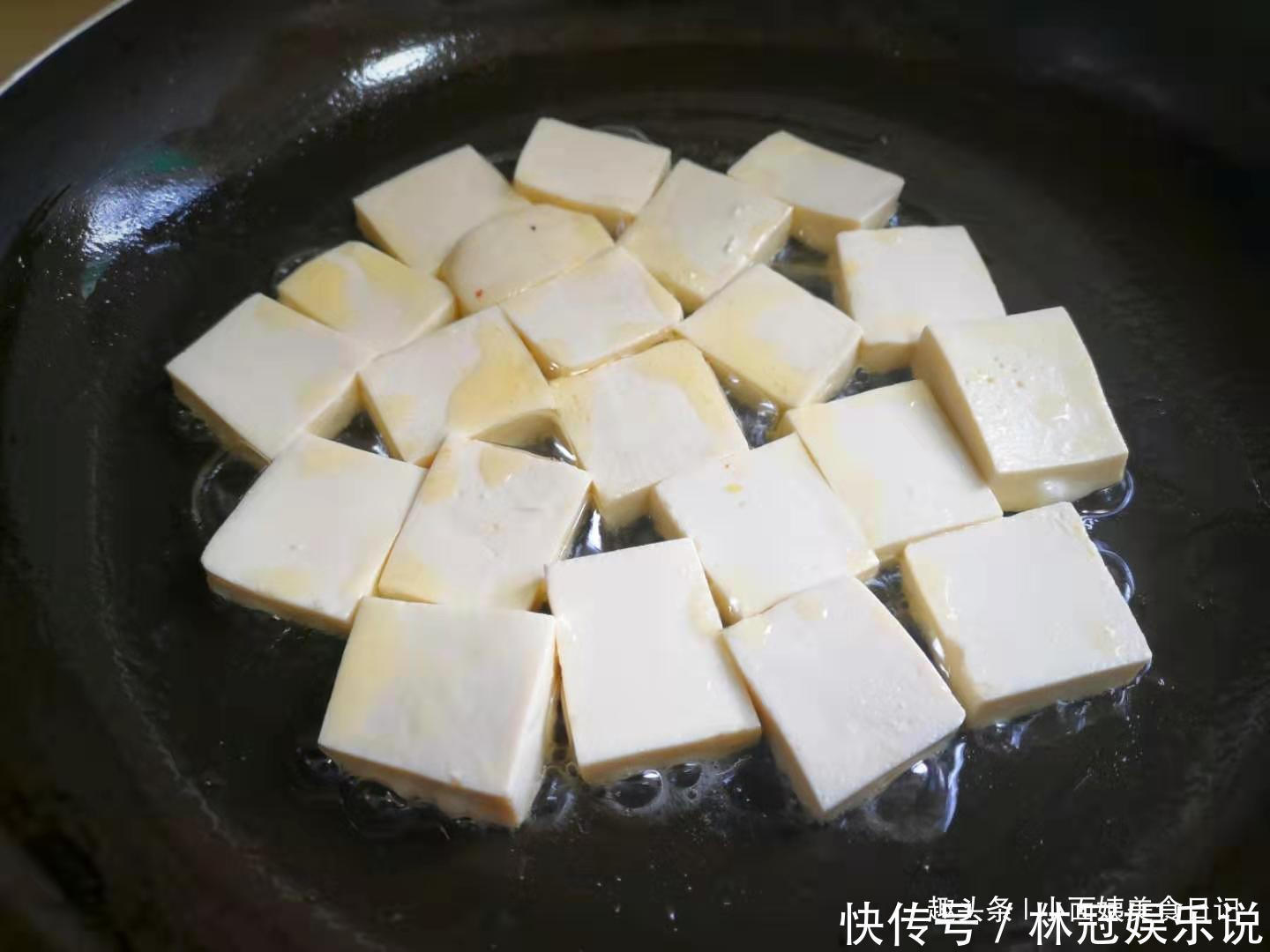  早餐|早餐别出去买了，2个鸡蛋一块豆腐，快速又营养，全家都喜欢！