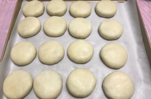  香味扑鼻，酥到掉渣的酥皮豆沙饼，小时候的味道，怎么也吃不够