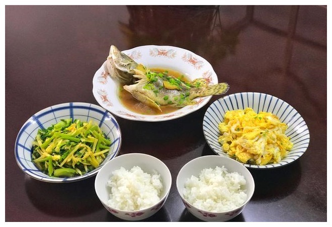 宅家也要好好吃饭,和孩子2个人的午餐,网友一天比一天吃得好