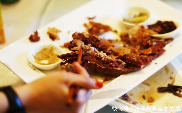 心血管|心血管主任：晚上是养血管的关键期，减少3种晚餐，血脂或许会降