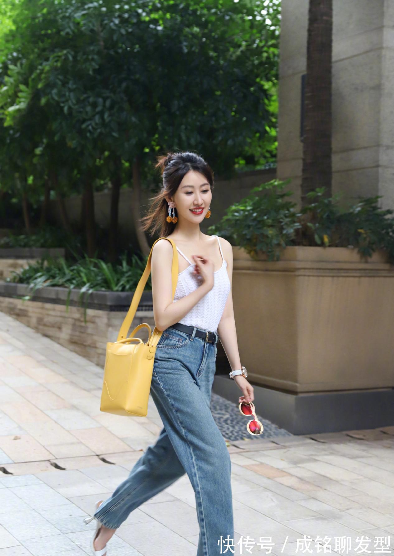 单调感|奔四女性这样穿“不老气”,简单大方还不装嫩,时尚减龄又显气质