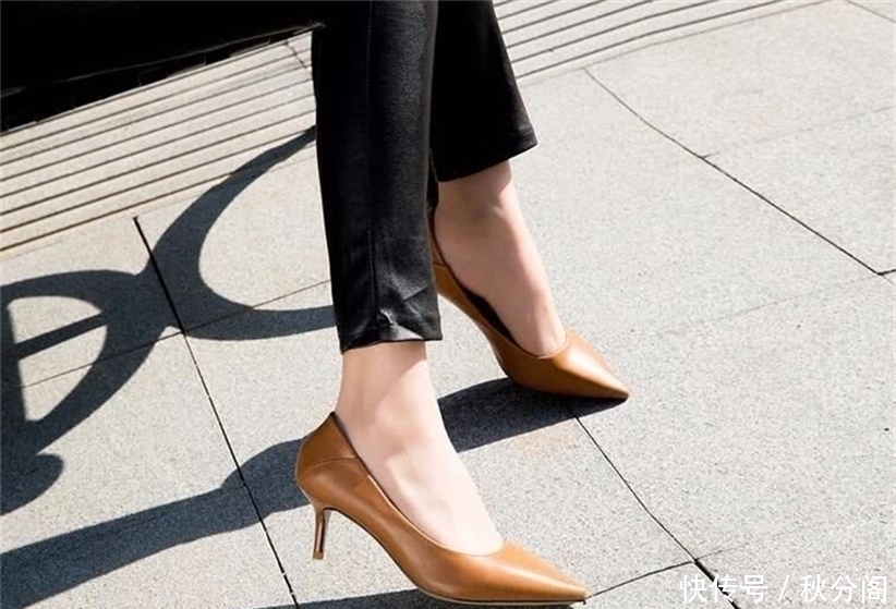 女性 尖头细跟的设计,为你诠释出女性的俏皮与灵动