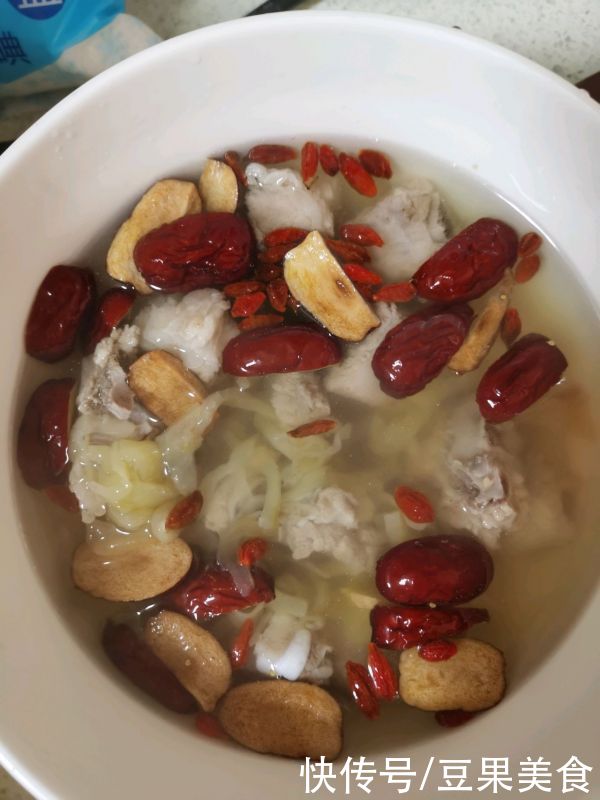 炖奶|吃了这碗花胶鱼胶炖汤 炖奶，一口下肚感觉超暖