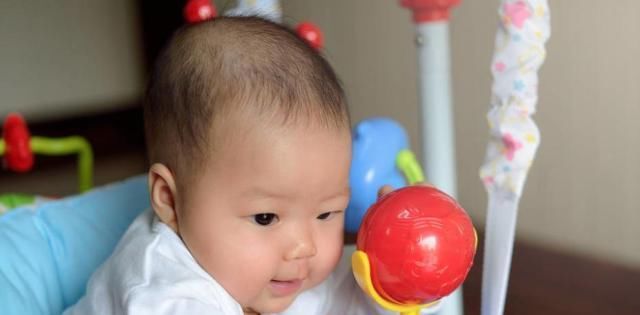 黑白卡|1-12个月宝宝的玩具应该怎么选？按月龄选才靠谱