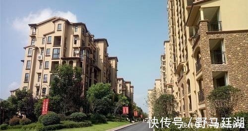 四户|为什么很多人都吐槽两梯四户两梯四户选中间户还是边户！