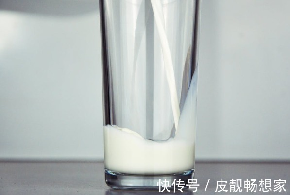 骗局|牛奶是21世纪的大骗局牛奶里含激素、还致癌听听专家怎么说!