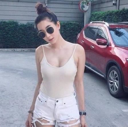 街拍时髦美丽的小姐姐,时尚穿搭,尽情绽放魅力