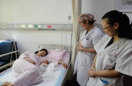 都是剖腹产，被压肚子的产妇和不压肚子的产妇，到底有啥差别？