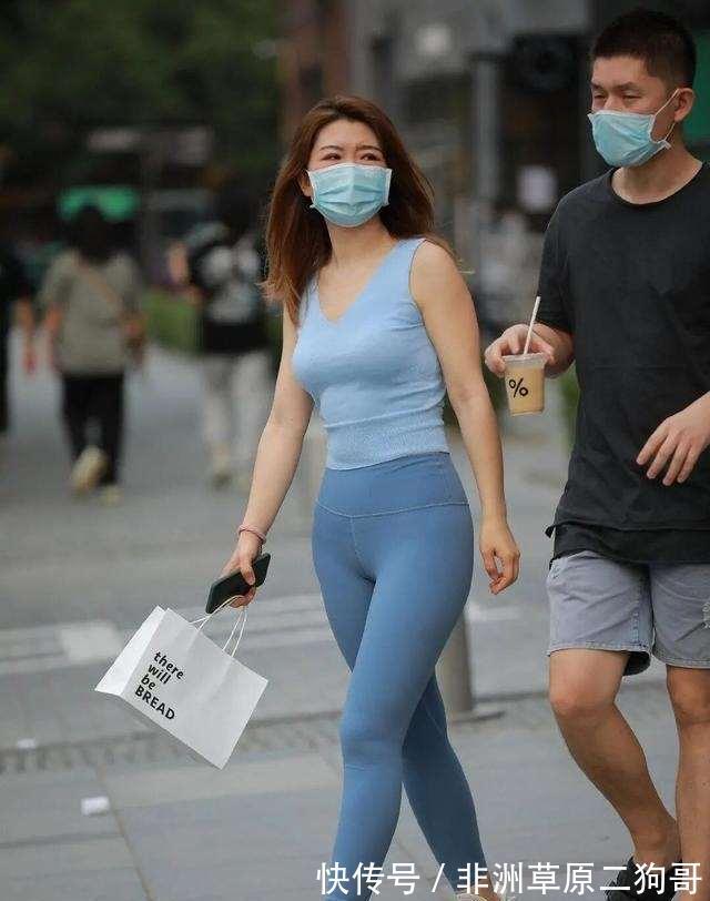 穿搭|华丽典雅的打底裤穿搭帅气有魅力,如花美眷神采迷人,还能显瘦