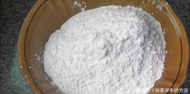 红糖糍粑，很出名的一道小吃，原来在家也可以做，以后想吃不用买
