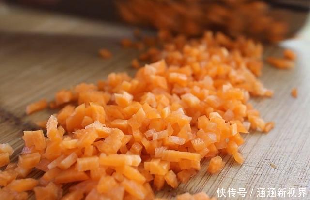 西兰花|早餐别买着吃了，教你在家做蔬菜饼，不加面粉不加油，筋道好吃